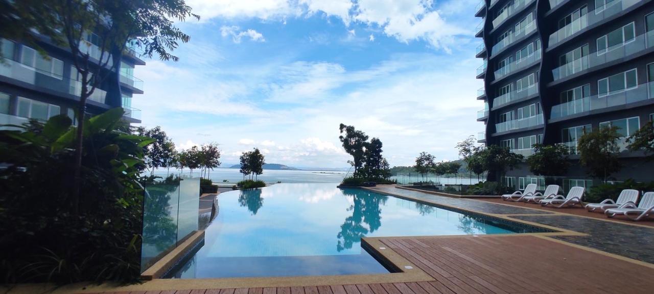 Infinite Seaview With Penang Bridge Suite With Sunrise Up To 11 Person Bayan Lepas Kültér fotó