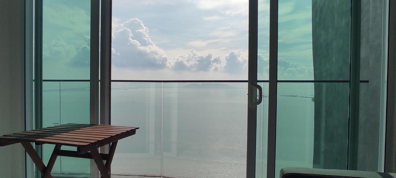 Infinite Seaview With Penang Bridge Suite With Sunrise Up To 11 Person Bayan Lepas Kültér fotó