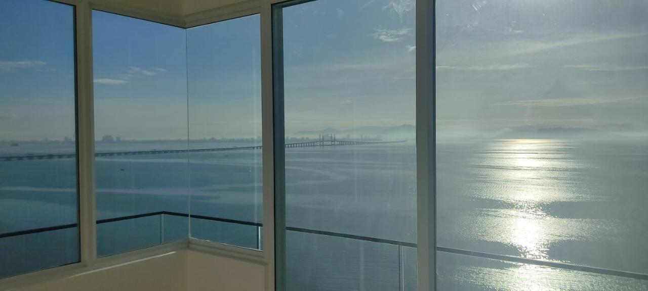 Infinite Seaview With Penang Bridge Suite With Sunrise Up To 11 Person Bayan Lepas Kültér fotó