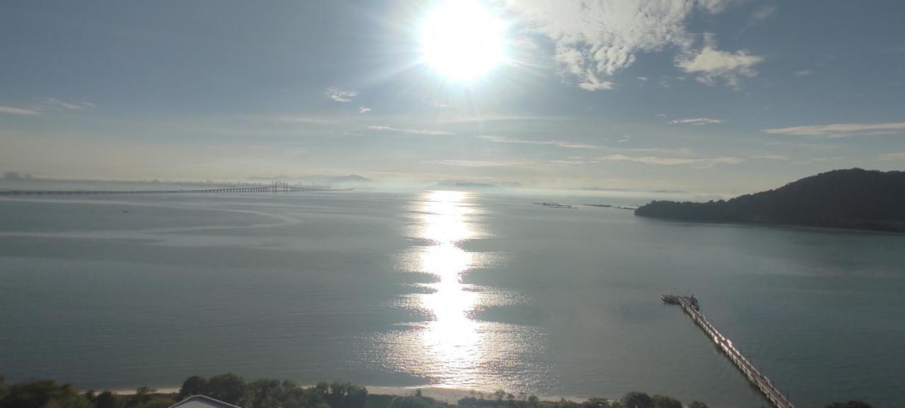 Infinite Seaview With Penang Bridge Suite With Sunrise Up To 11 Person Bayan Lepas Kültér fotó