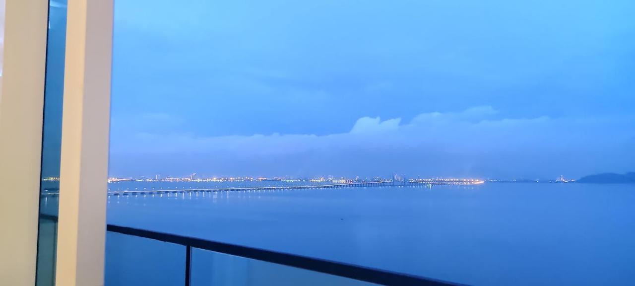 Infinite Seaview With Penang Bridge Suite With Sunrise Up To 11 Person Bayan Lepas Kültér fotó