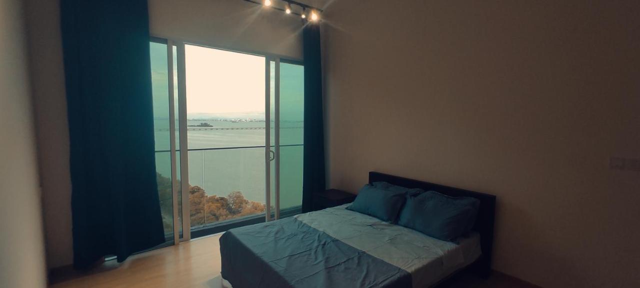 Infinite Seaview With Penang Bridge Suite With Sunrise Up To 11 Person Bayan Lepas Kültér fotó