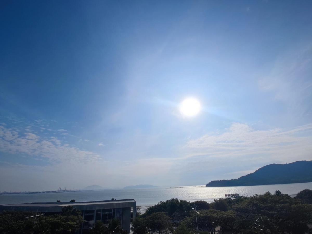 Infinite Seaview With Penang Bridge Suite With Sunrise Up To 11 Person Bayan Lepas Kültér fotó