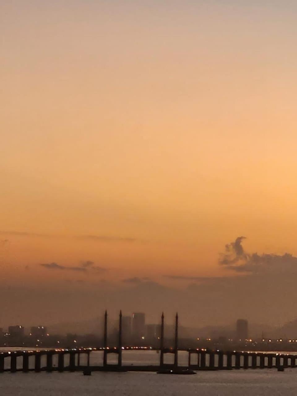 Infinite Seaview With Penang Bridge Suite With Sunrise Up To 11 Person Bayan Lepas Kültér fotó
